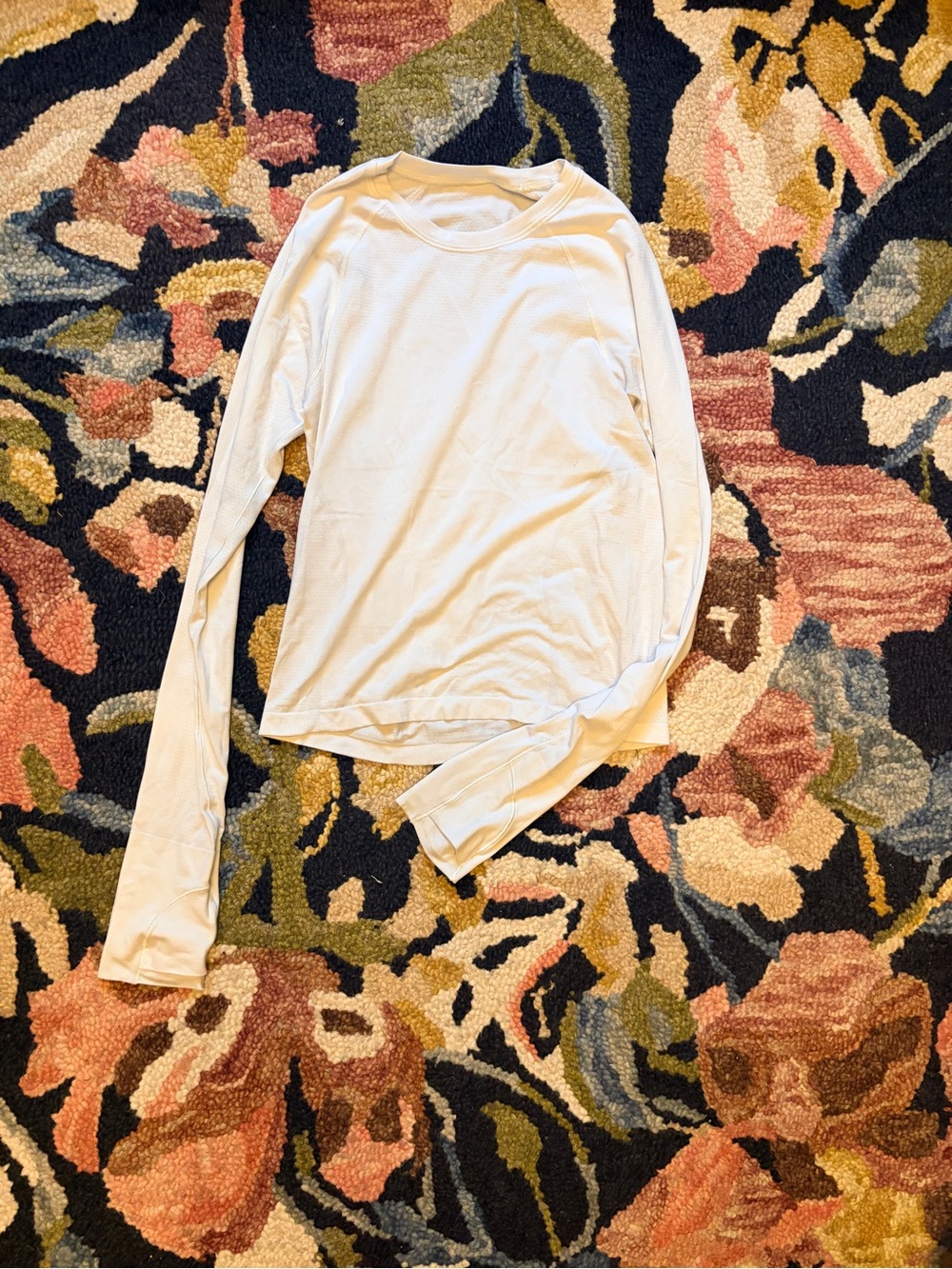 Aritzia Golden Women's work out Long-Sleeve Crewneck Top - White